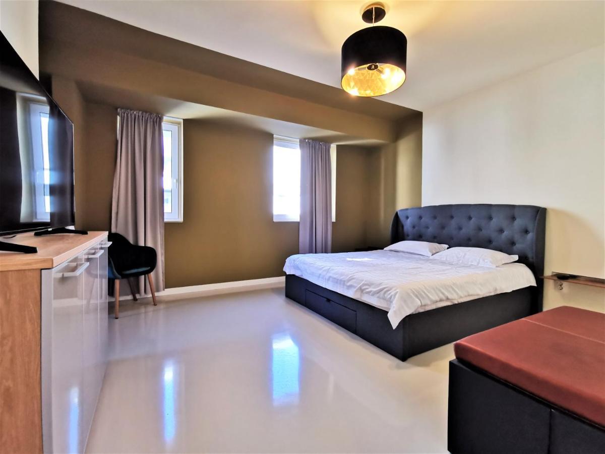 Grey Apartments คลูจ-นาโปกา ภายนอก รูปภาพ